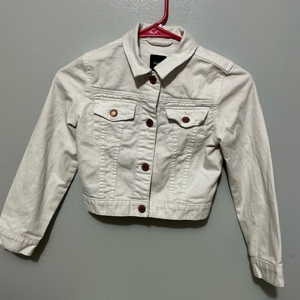 Gap kids white jean jacket. Great condition. Size M